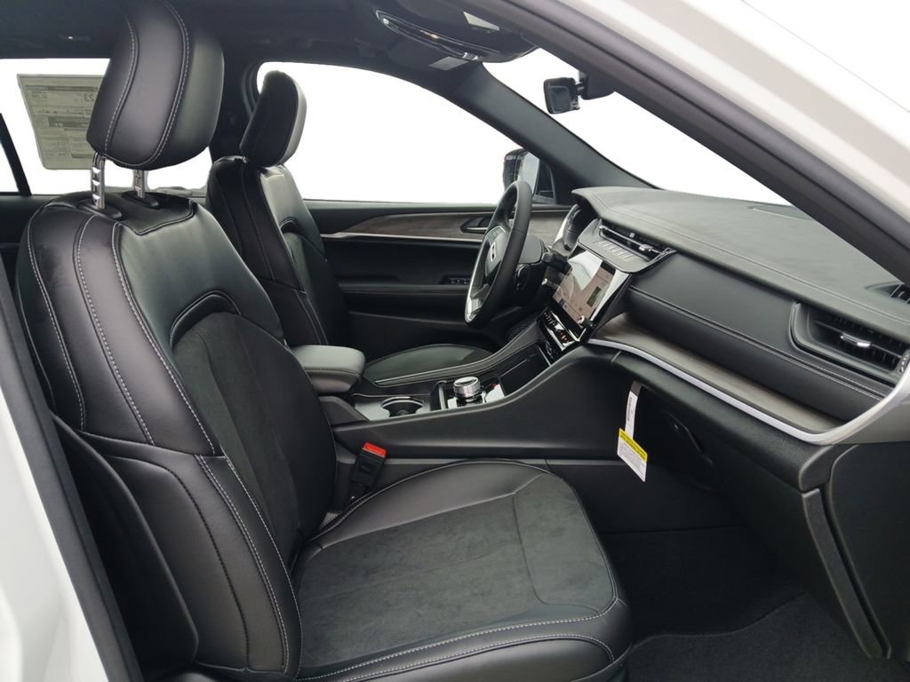 New 2026 Jeep Grand Cherokee Altitude RWD image 24