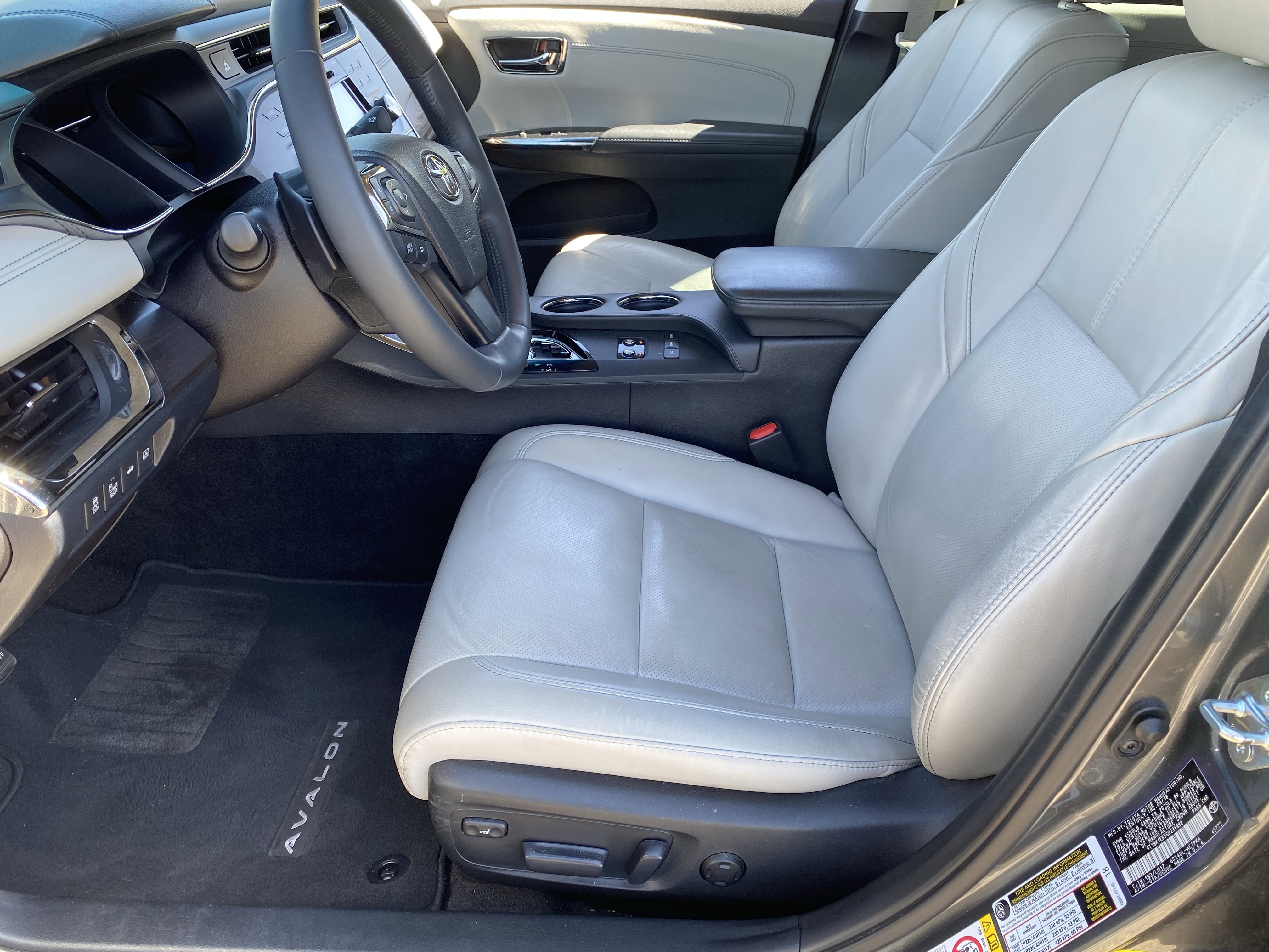 Used 2016 Toyota Avalon Limited w/ Toyota Safety Sense Package image 16