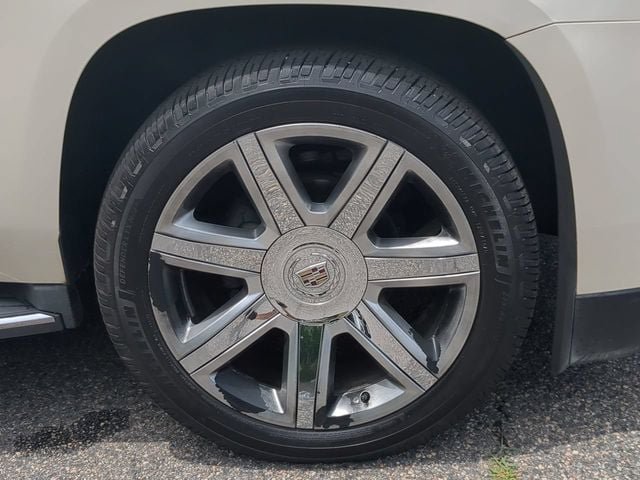 Used 2015 Cadillac Escalade ESV Luxury AWD/4WD image 10