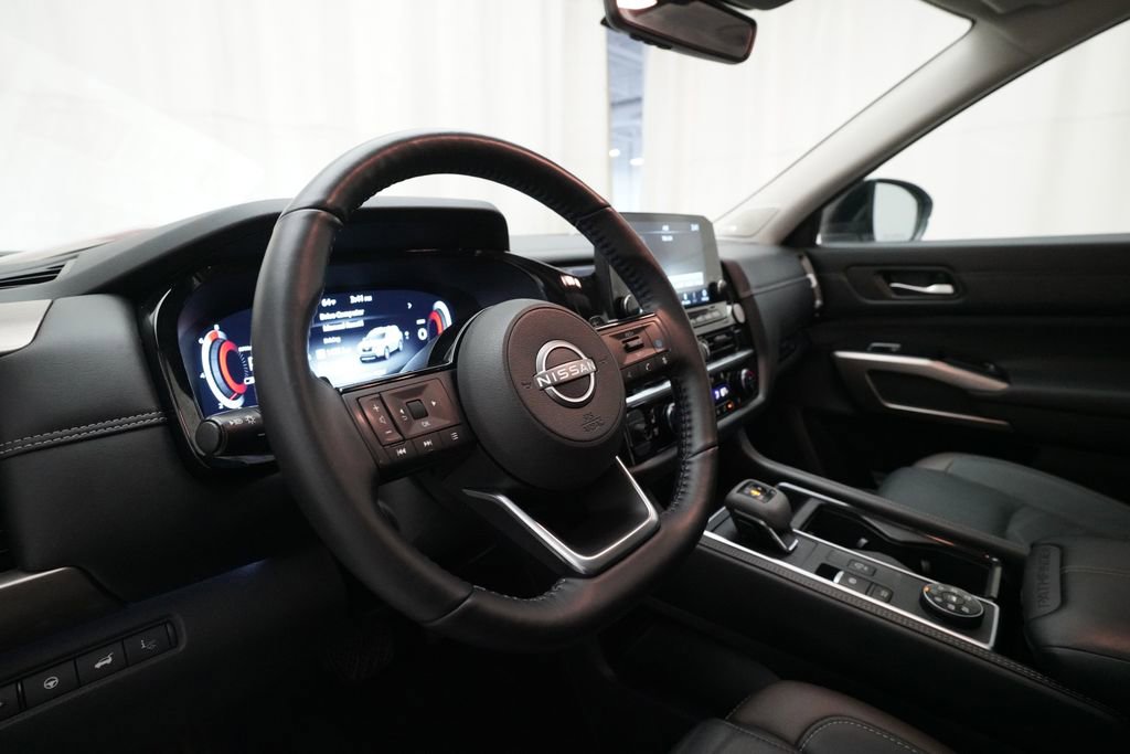 Certified 2023 Nissan Pathfinder Platinum AWD/4WD image 8