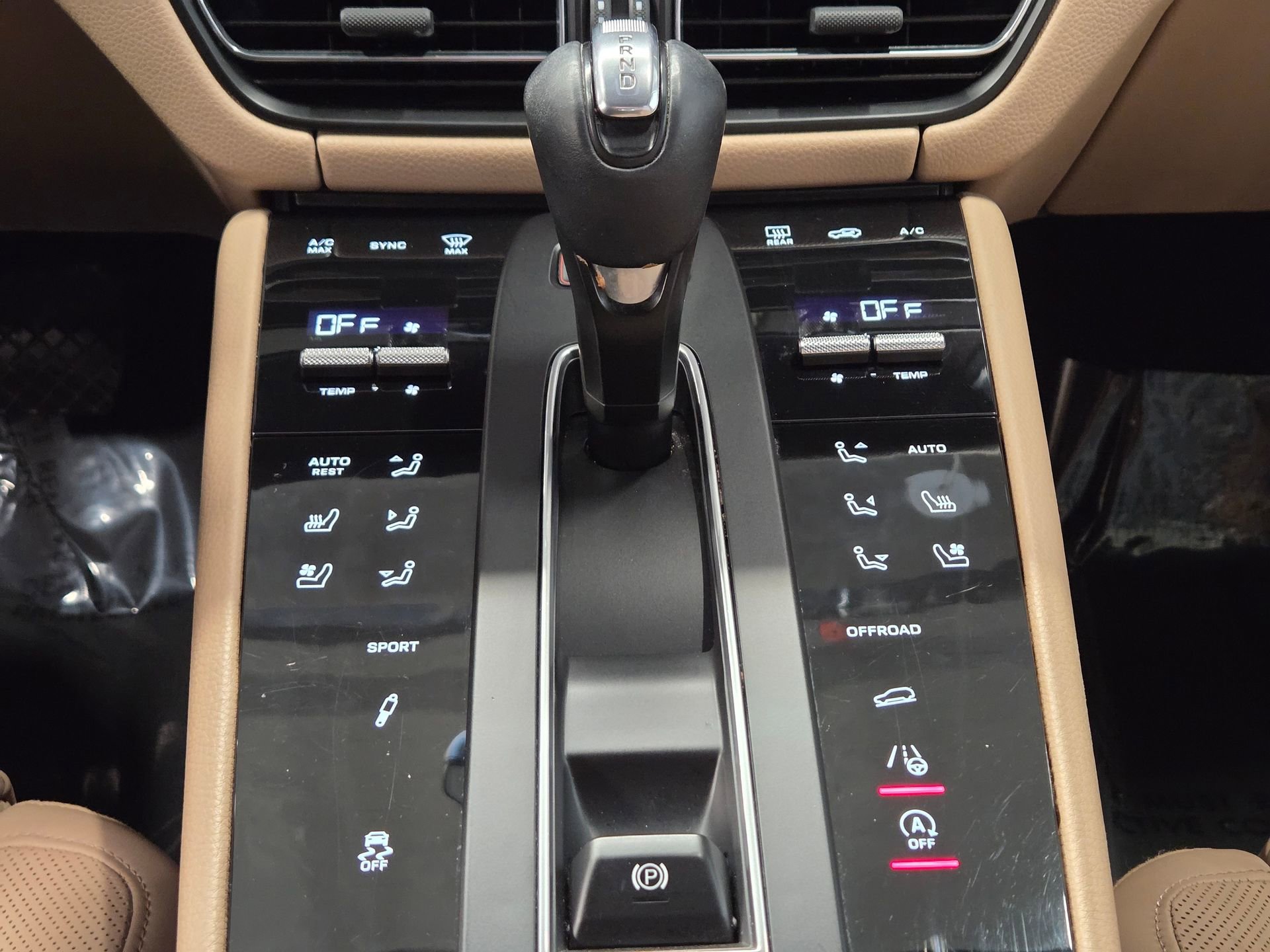 Certified 2022 Porsche Macan S w/ Premium Package Plus AWD/4WD image 25