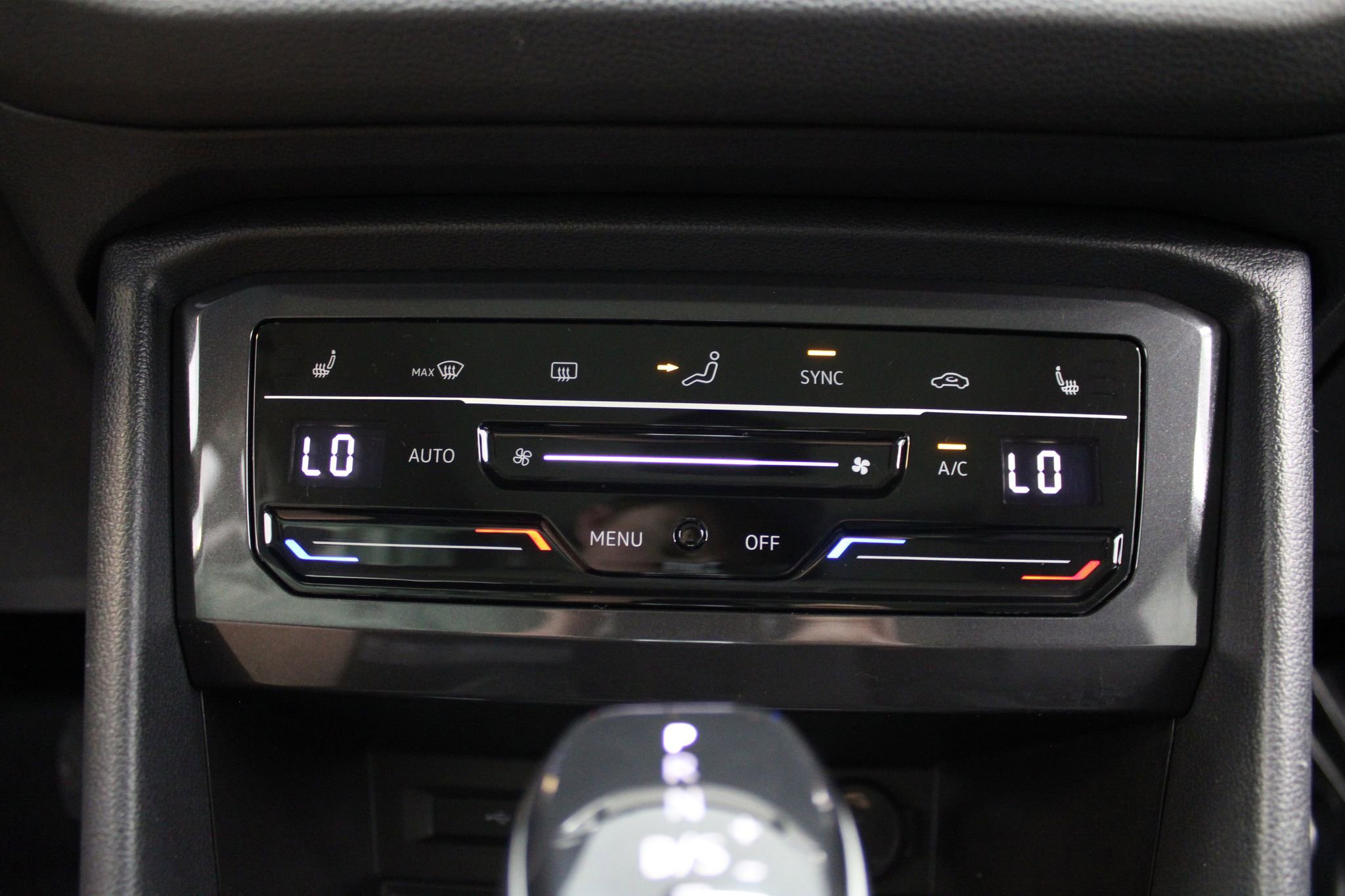 Used 2022 Volkswagen Tiguan SE AWD/4WD image 39