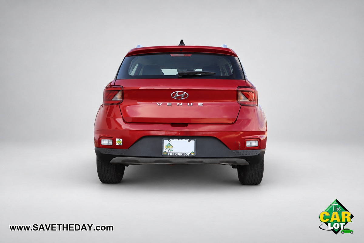Used 2022 Hyundai Venue Limited FWD image 7