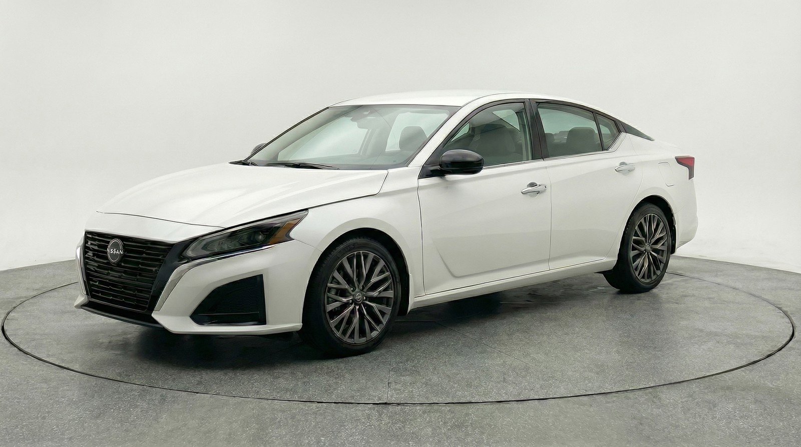 Used 2025 Nissan Altima 2.5 SV image 3