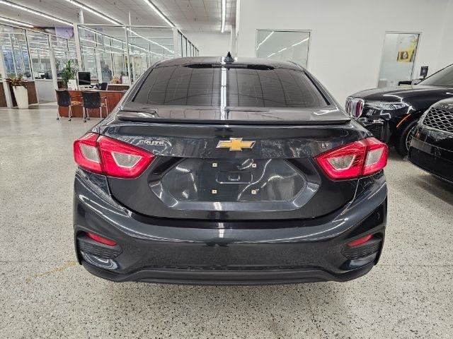 Used 2018 Chevrolet Cruze LT w/ Convenience Package FWD image 5