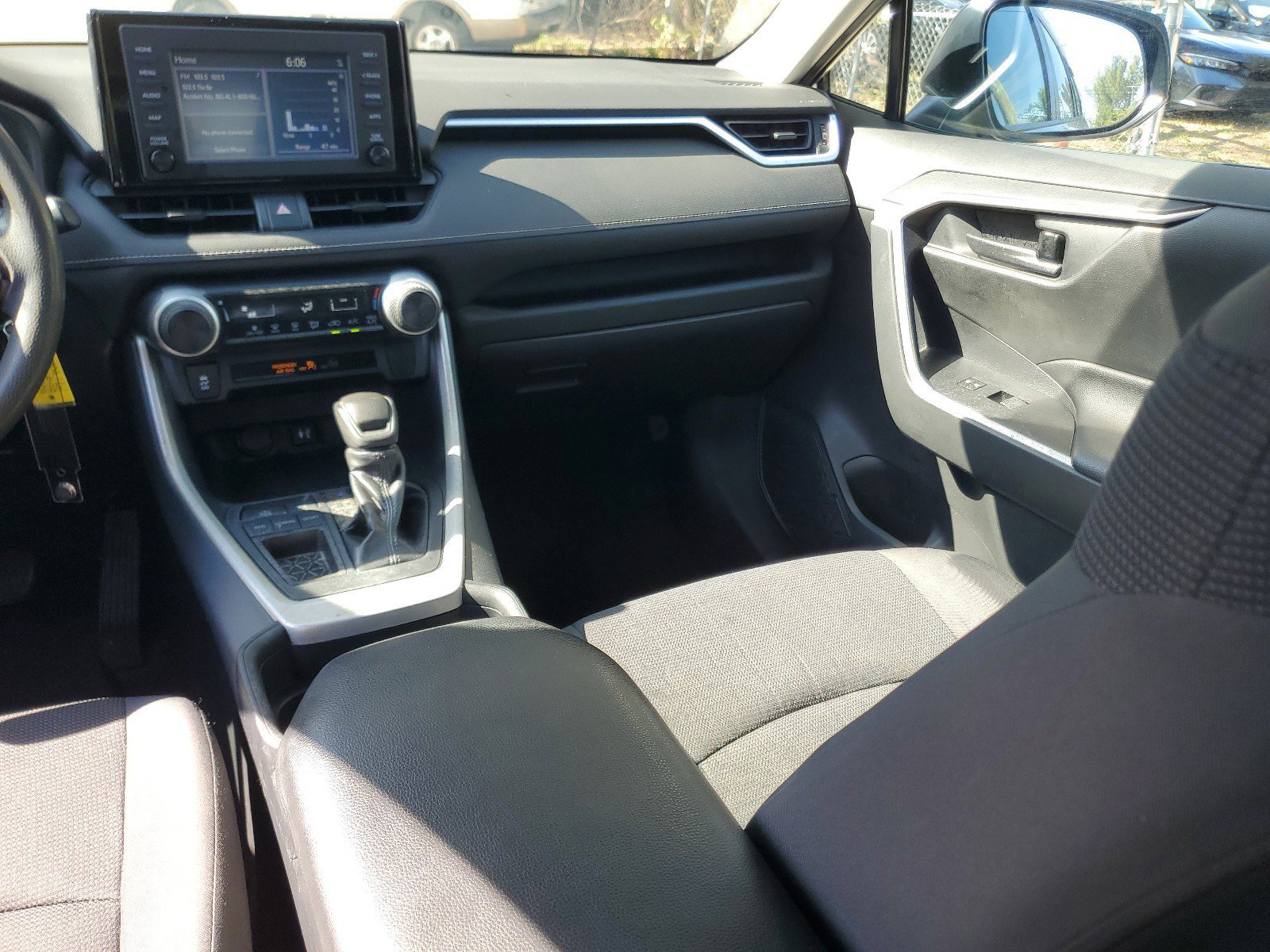 Used 2019 Toyota RAV4 LE FWD image 15