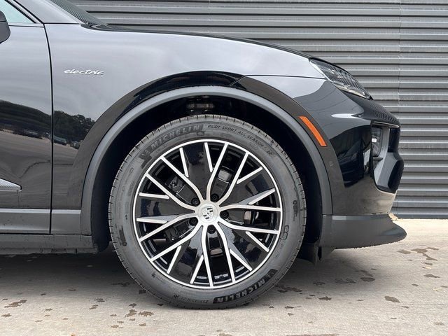 New 2026 Porsche Macan Electric RWD image 11