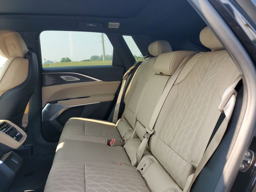 New 2026 Cadillac Lyriq V w/ Exterior Carbon Fiber Package image 27