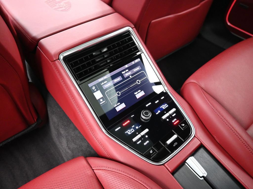 Certified 2022 Porsche Panamera Platinum Edition image 9