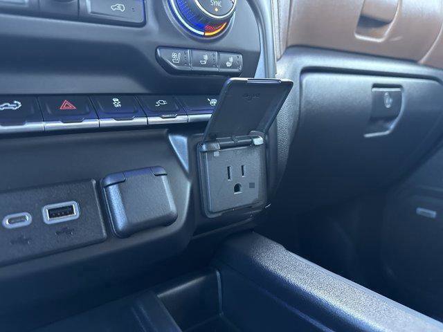 Used 2019 Chevrolet Silverado 1500 High Country w/ Technology Package image 28