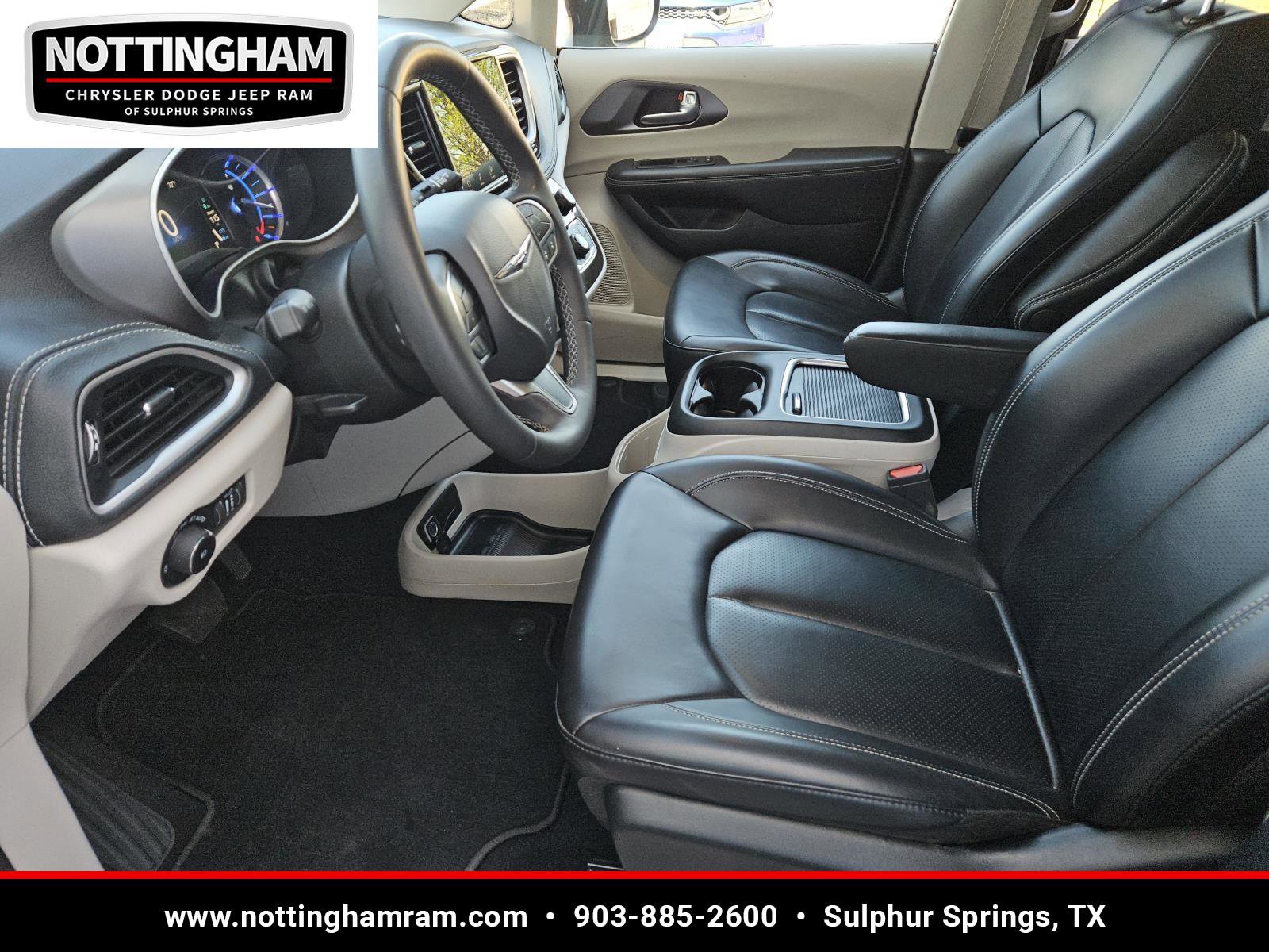 Used 2023 Chrysler Pacifica Touring-L image 21