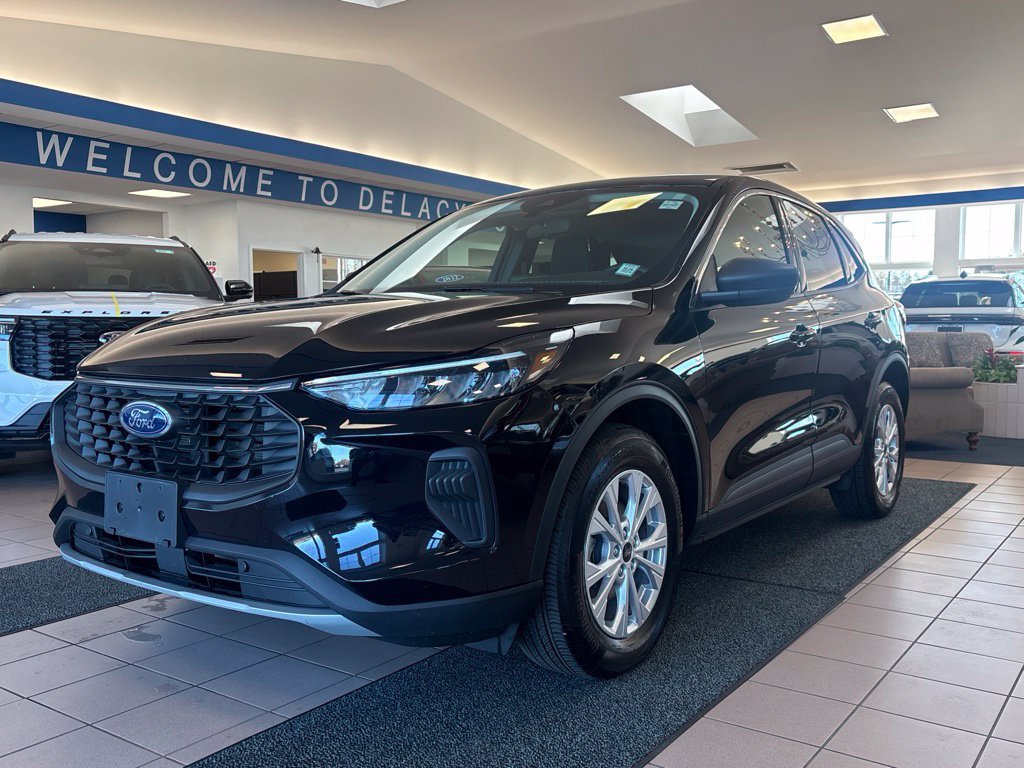 Used 2023 Ford Escape Active AWD/4WD image 1