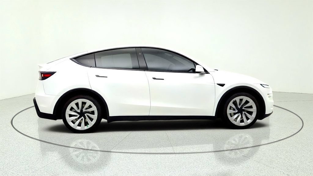 Used 2026 Tesla Model Y AWD image 4