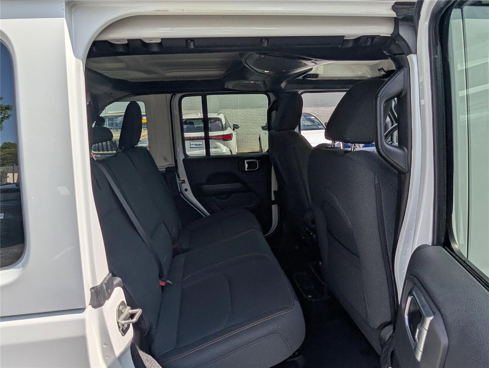 Used 2024 Jeep Wrangler Unlimited Sahara AWD/4WD image 11