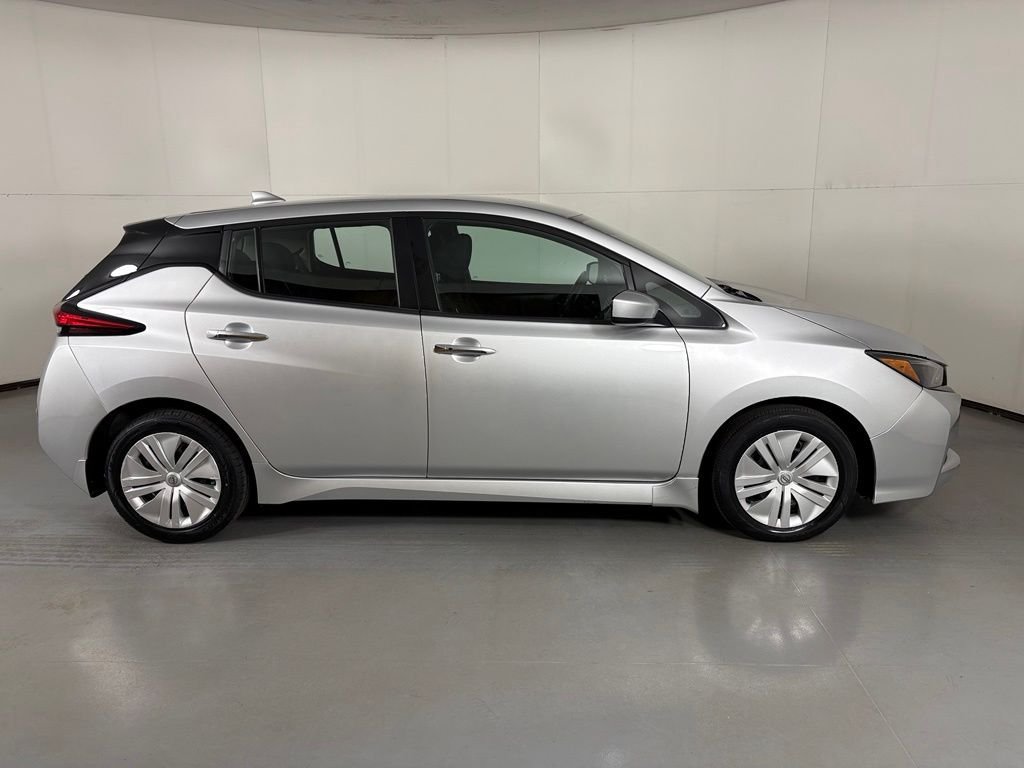 Used 2025 Nissan Leaf S FWD image 10