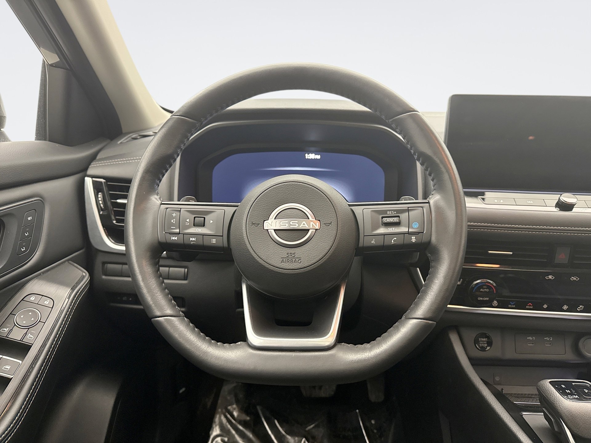 Used 2024 Nissan Rogue SL w/ SL Premium Package image 12