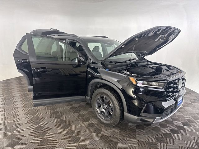 Certified 2025 Honda Pilot TrailSport image 16