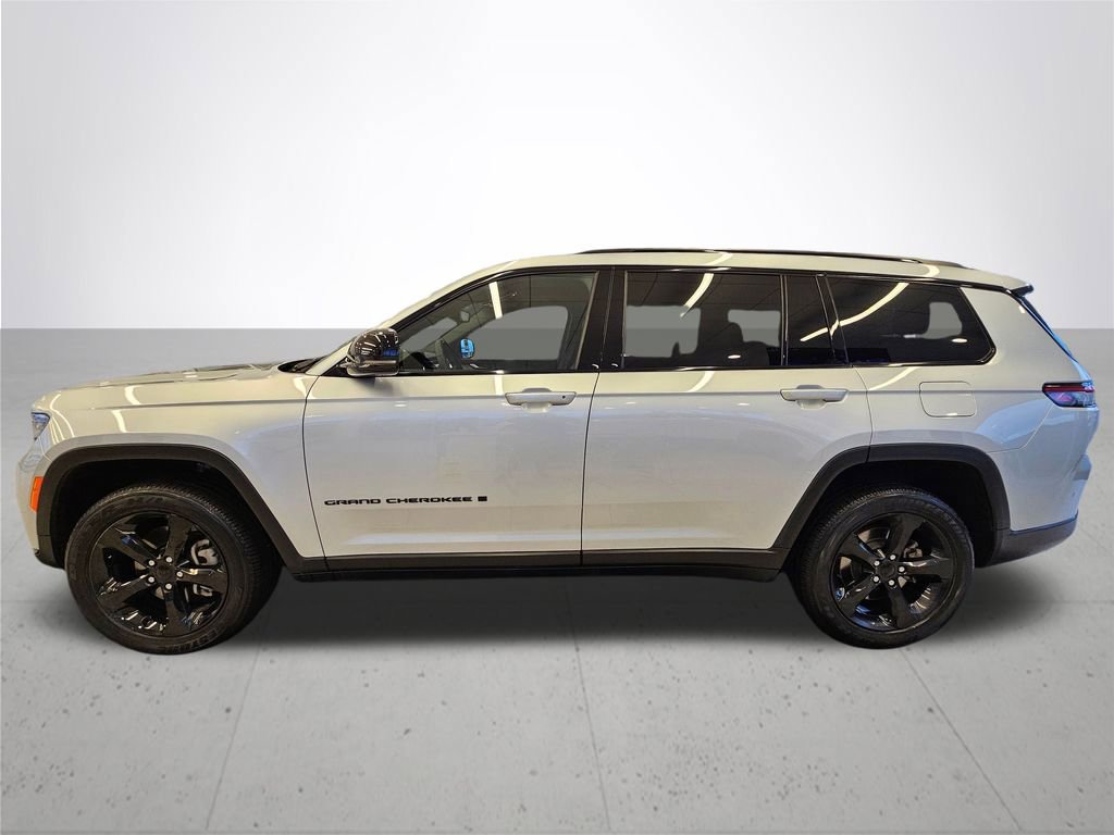 Used 2023 Jeep Grand Cherokee L Laredo image 11