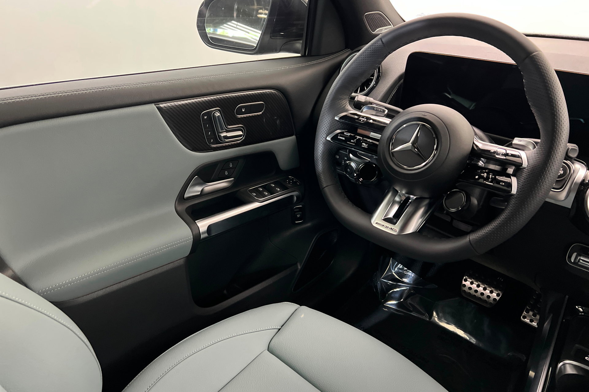 New 2026 Mercedes-Benz GLB 35 AMG AMG GLB 35 image 11