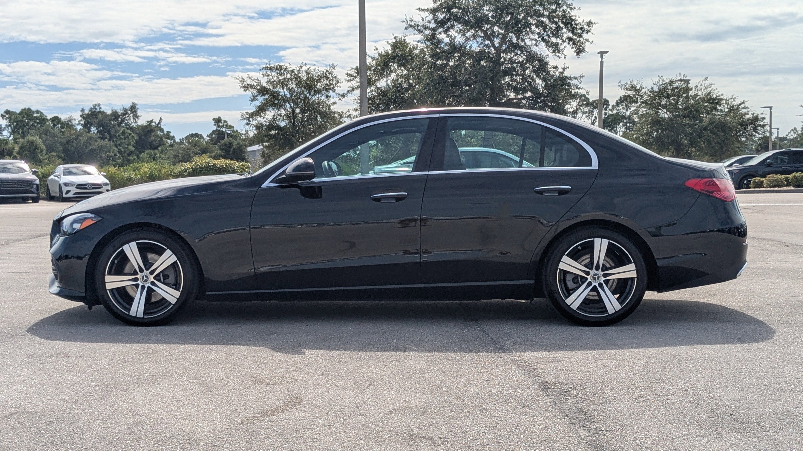 Used 2025 Mercedes-Benz C 300 4MATIC Sedan image 8