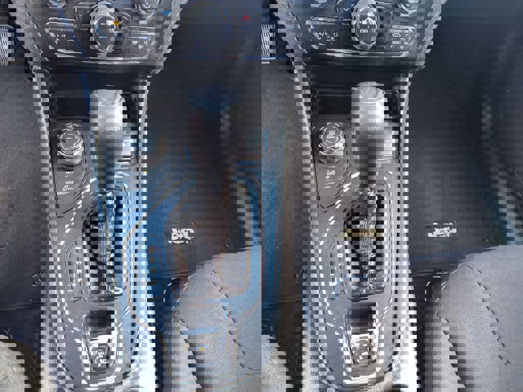 Used 2019 Jeep Cherokee Latitude w/ Popular Appearance Group image 19