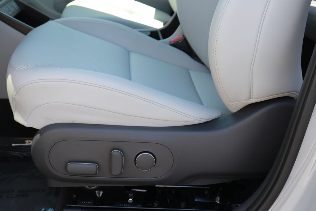 Used 2026 Hyundai Kona SEL Premium FWD image 10