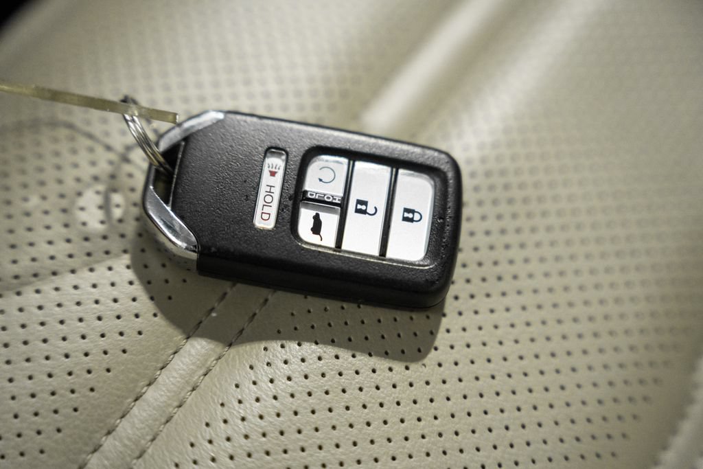 Used 2018 Honda CR-V Touring image 37
