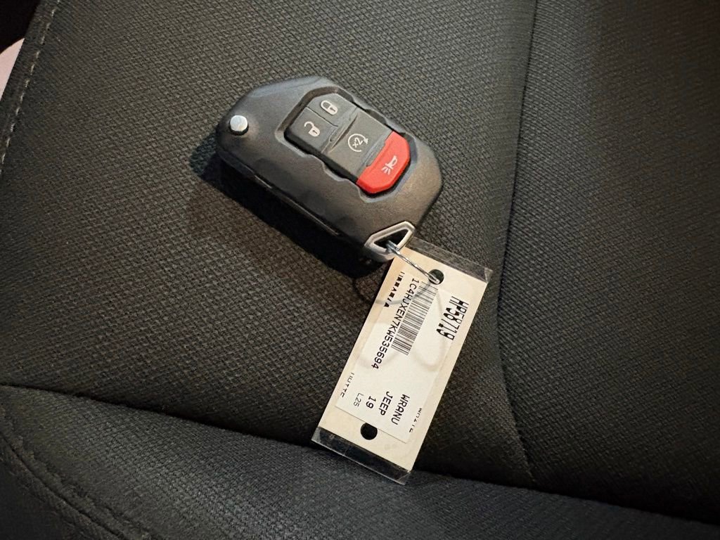 Used 2019 Jeep Wrangler Unlimited Sahara image 13