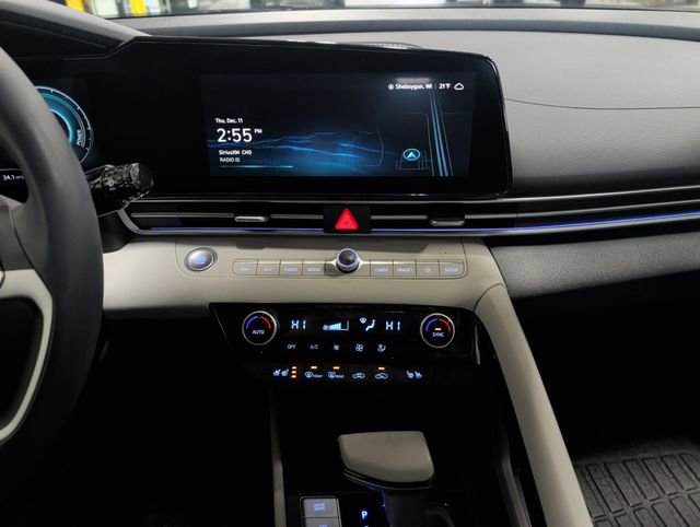 Certified 2025 Hyundai Elantra Limited image 9