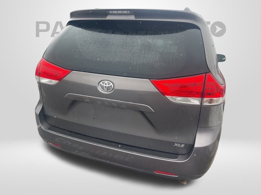 Used 2013 Toyota Sienna XLE image 48