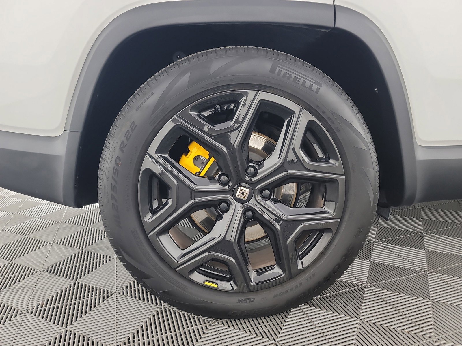 Used 2024 Rivian R1S Adventure image 12