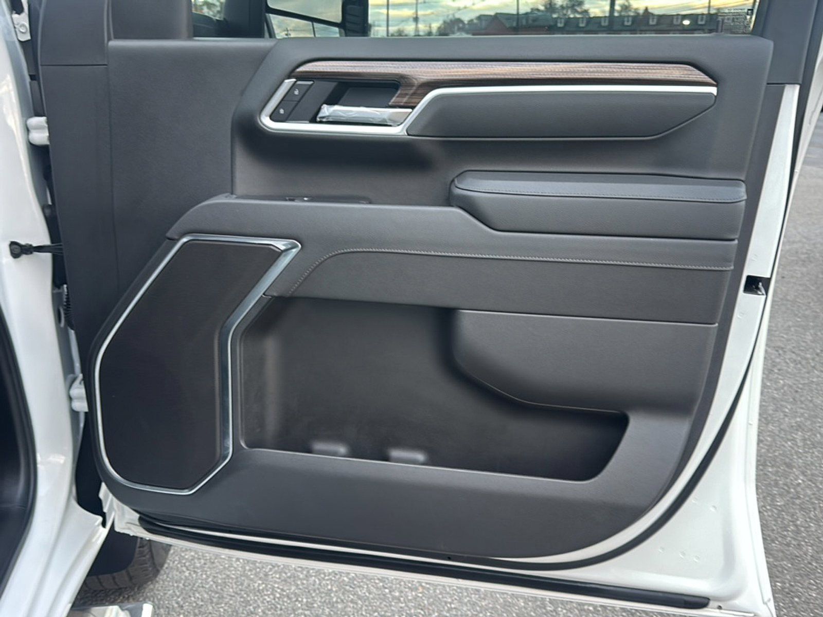 Used 2025 Chevrolet Silverado 2500 LT w/ Convenience Package image 15