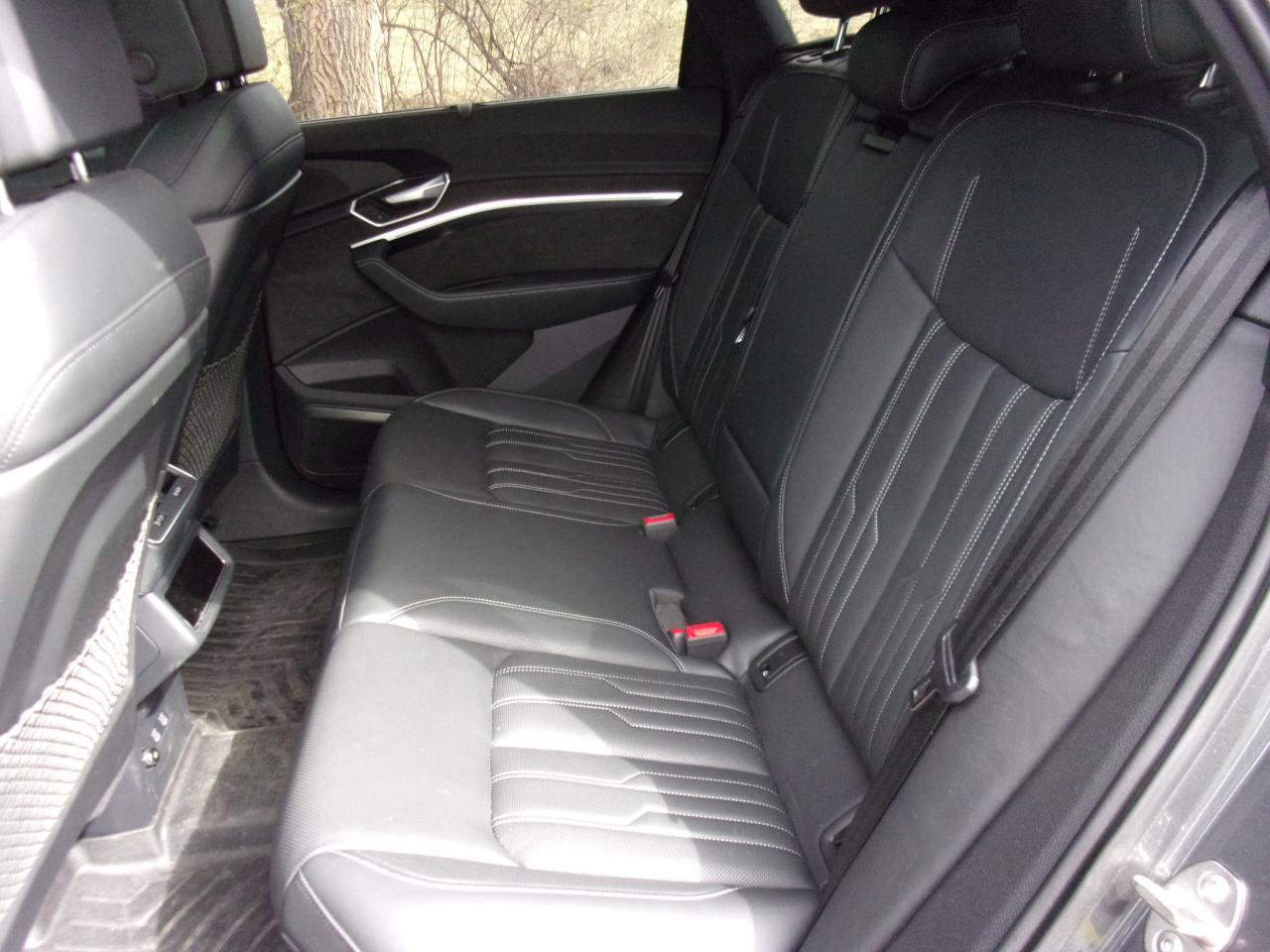 Used 2019 Audi e-tron Prestige w/ Prestige Package AWD/4WD image 10
