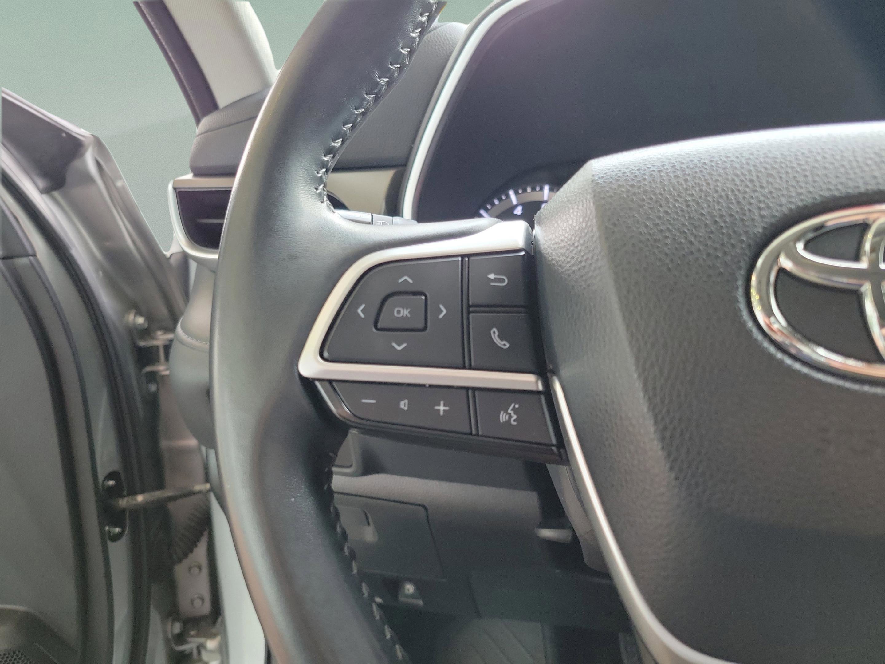 Used 2023 Toyota Highlander XLE image 13