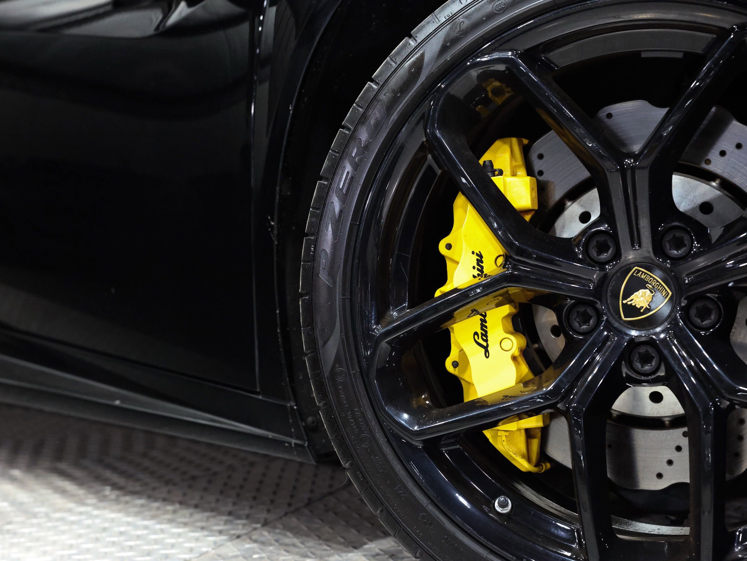 Used 2018 Lamborghini Huracan LP 580-2 RWD image 5