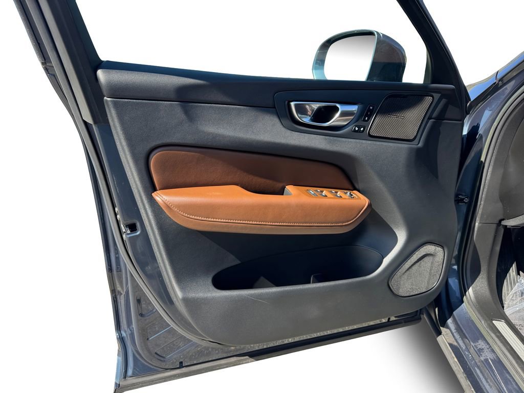Certified 2023 Volvo XC60 B5 Plus AWD/4WD image 10