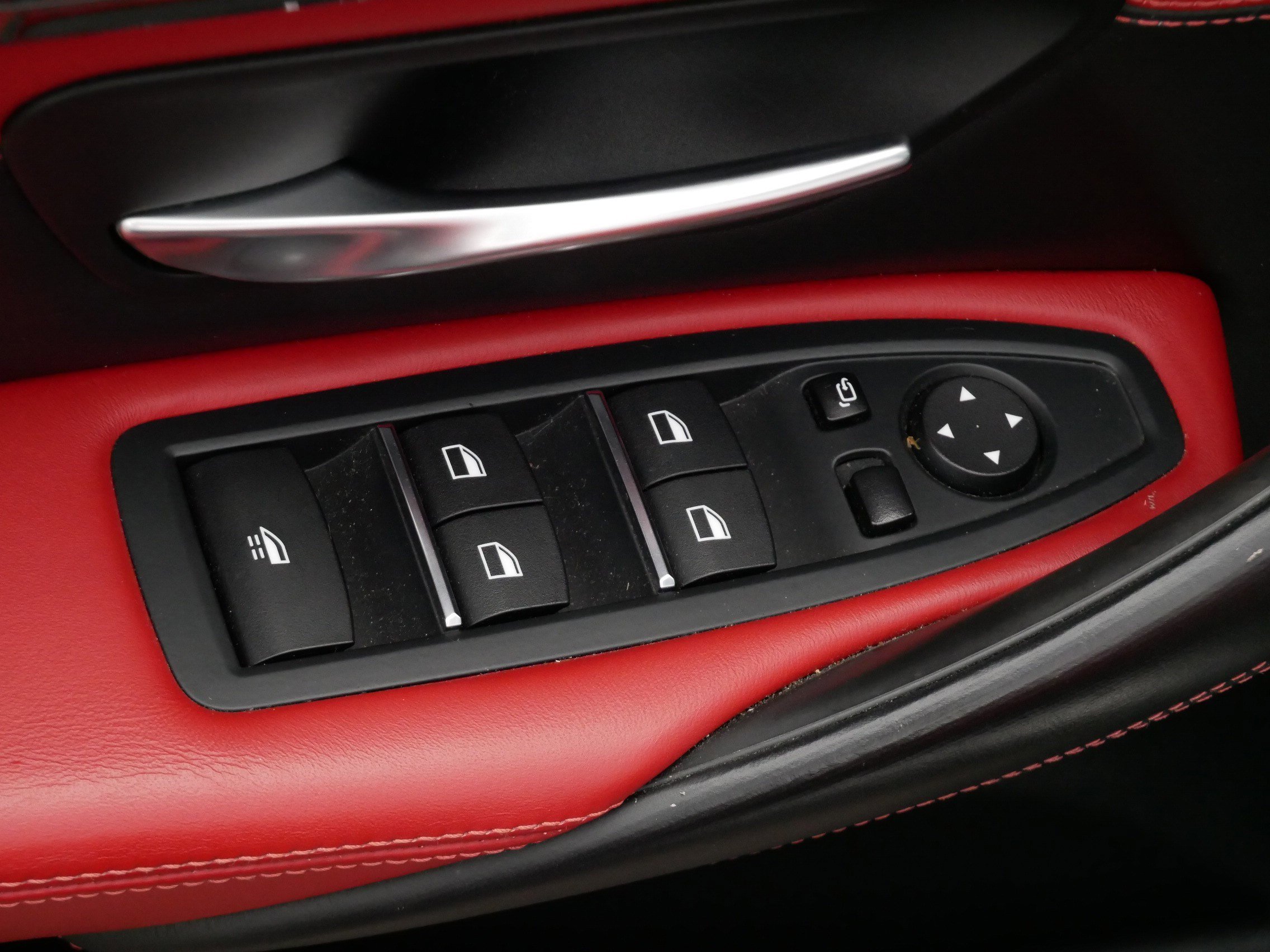 Used 2018 BMW M4 Convertible image 19