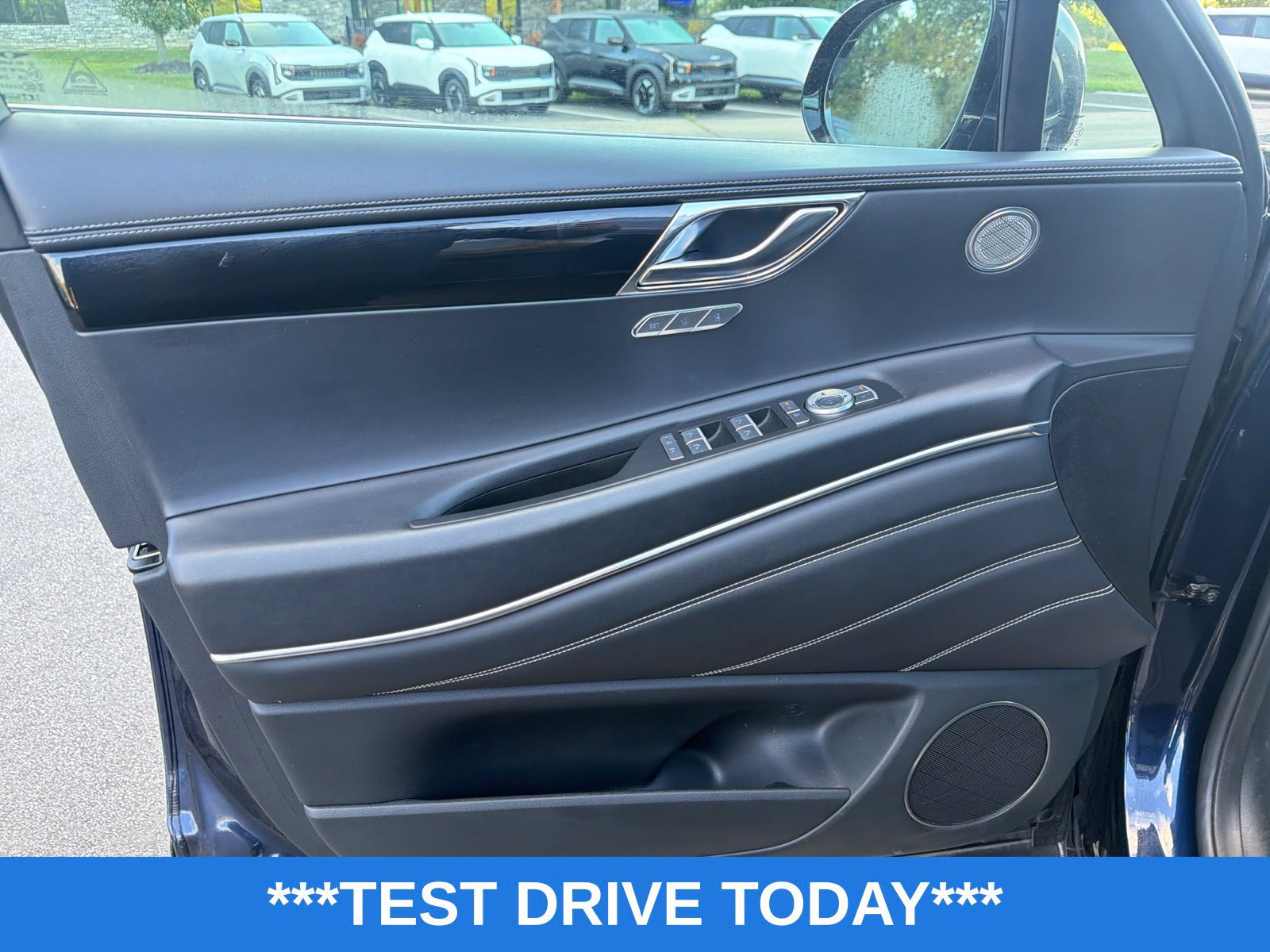Used 2025 Genesis GV80 2.5T Standard AWD/4WD image 12