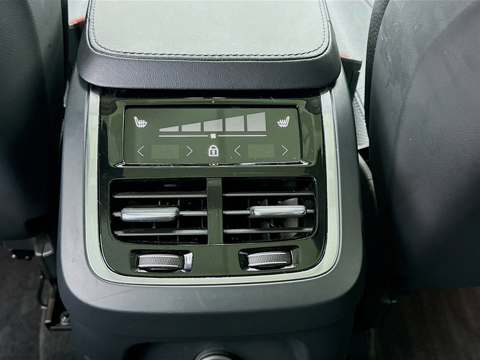 Used 2023 Volvo XC90 T8 Plus w/ Protection Package Premier image 18