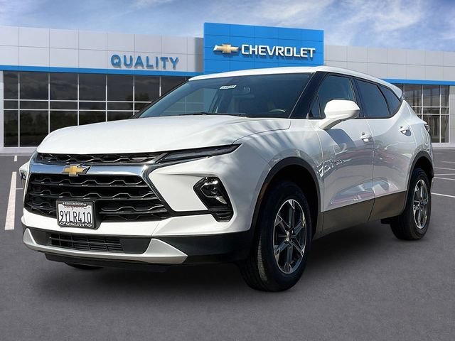 Used 2026 Chevrolet Blazer LT FWD image 2