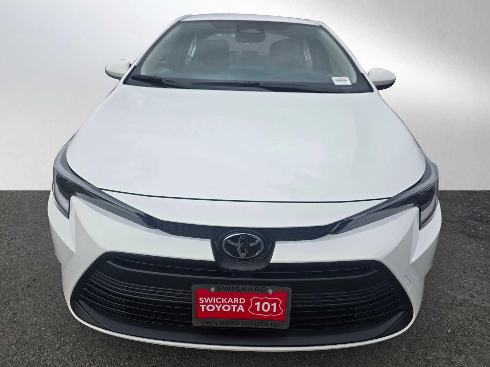 Used 2026 Toyota Corolla LE w/ LE Premium Package image 8