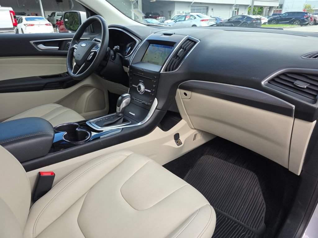 Used 2018 Ford Edge Titanium w/ Technology Package AWD/4WD image 13