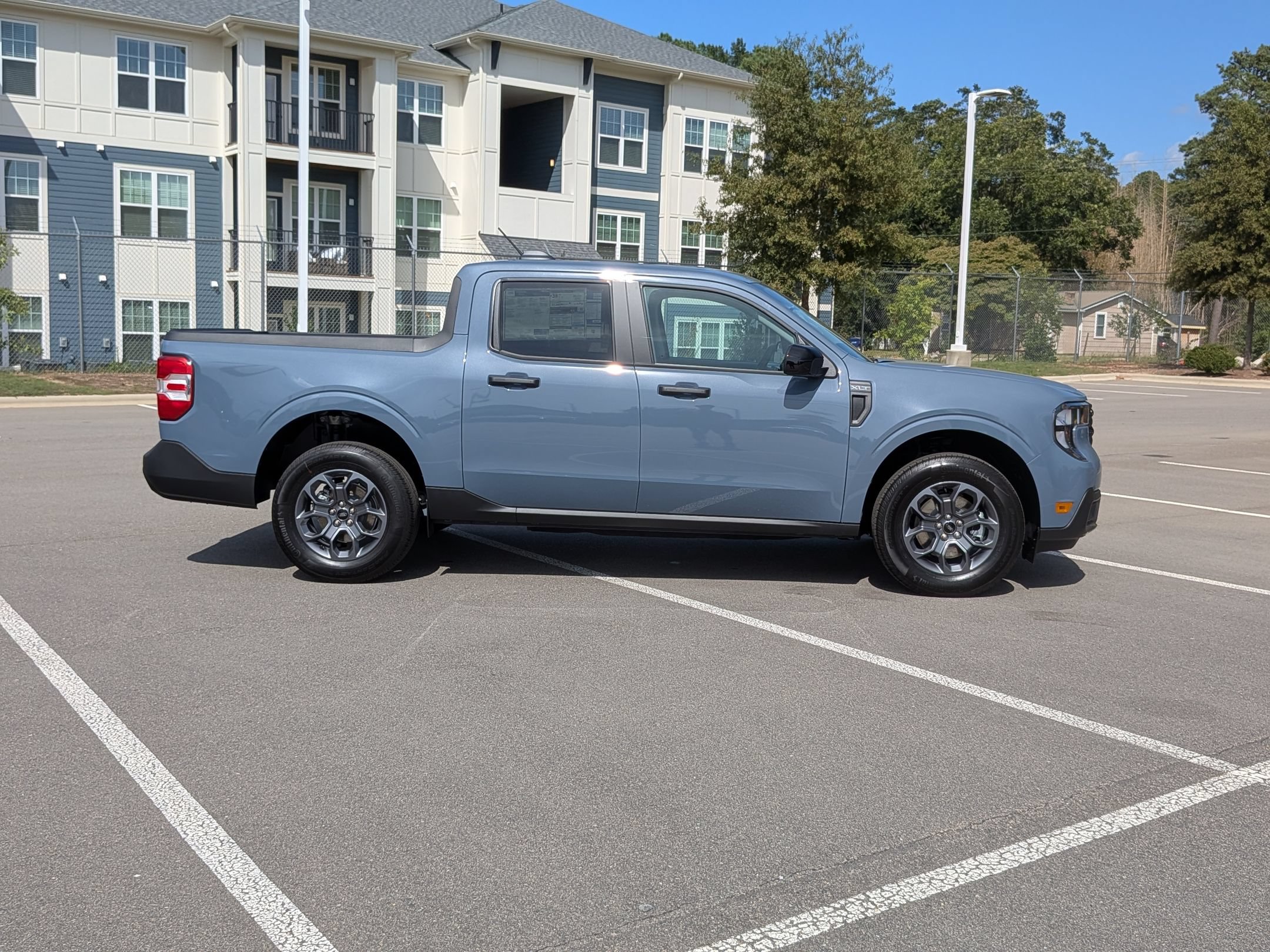 New 2026 Ford Maverick XLT w/ XLT Luxury Package FWD image 3