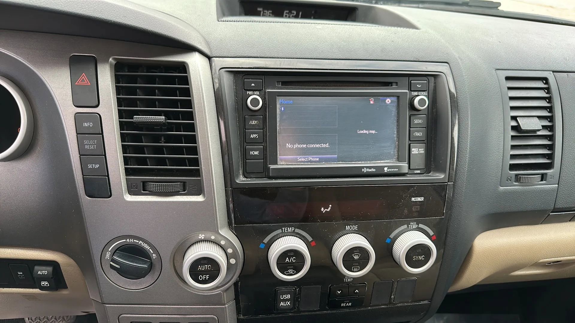 Used 2014 Toyota Sequoia SR5 AWD/4WD image 38