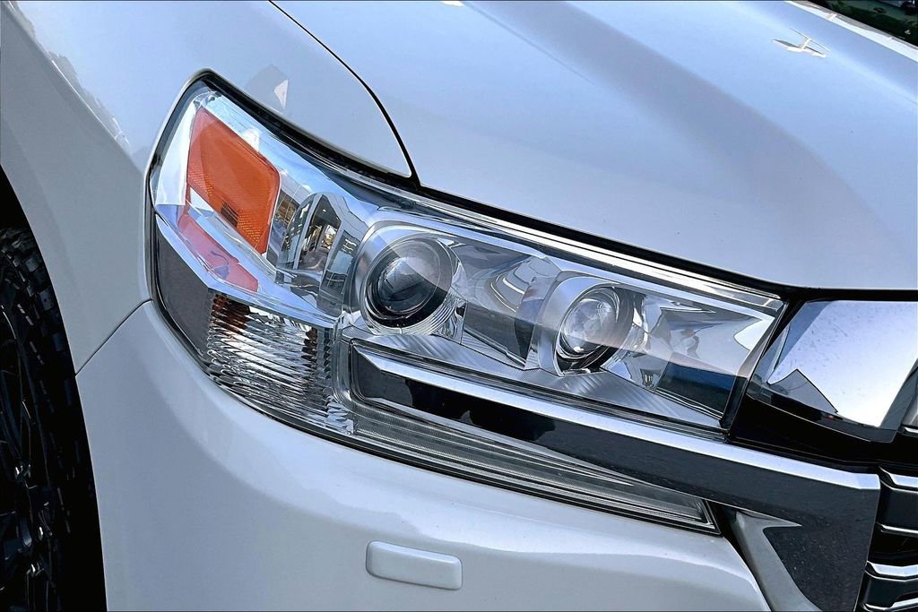Used 2017 Toyota Land Cruiser AWD/4WD image 32