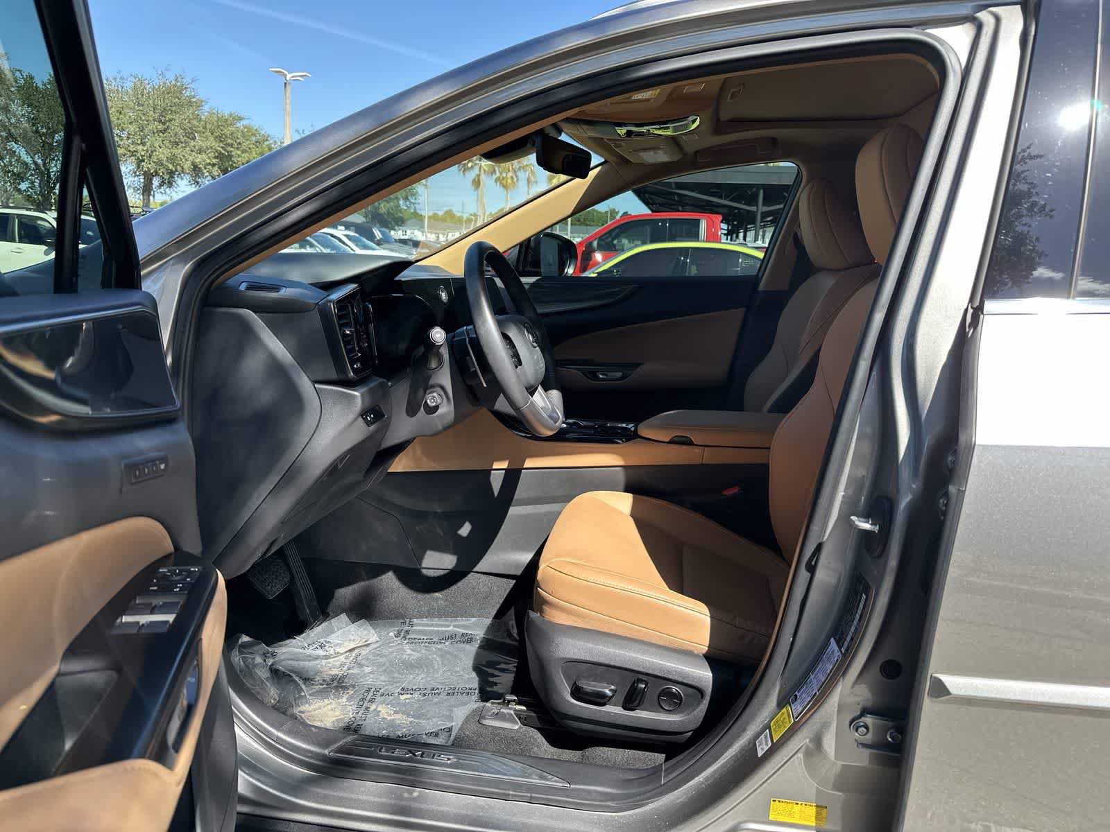 Used 2025 Lexus NX 250 FWD w/ Towing Package (2000 Lbs) image 2