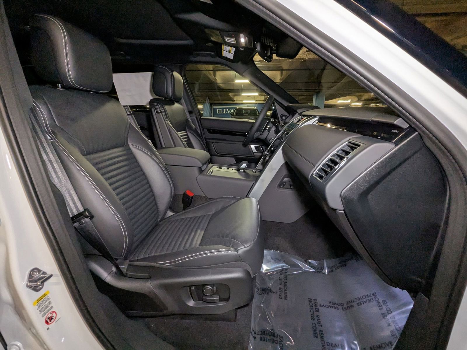 New 2025 Land Rover Discovery S image 17