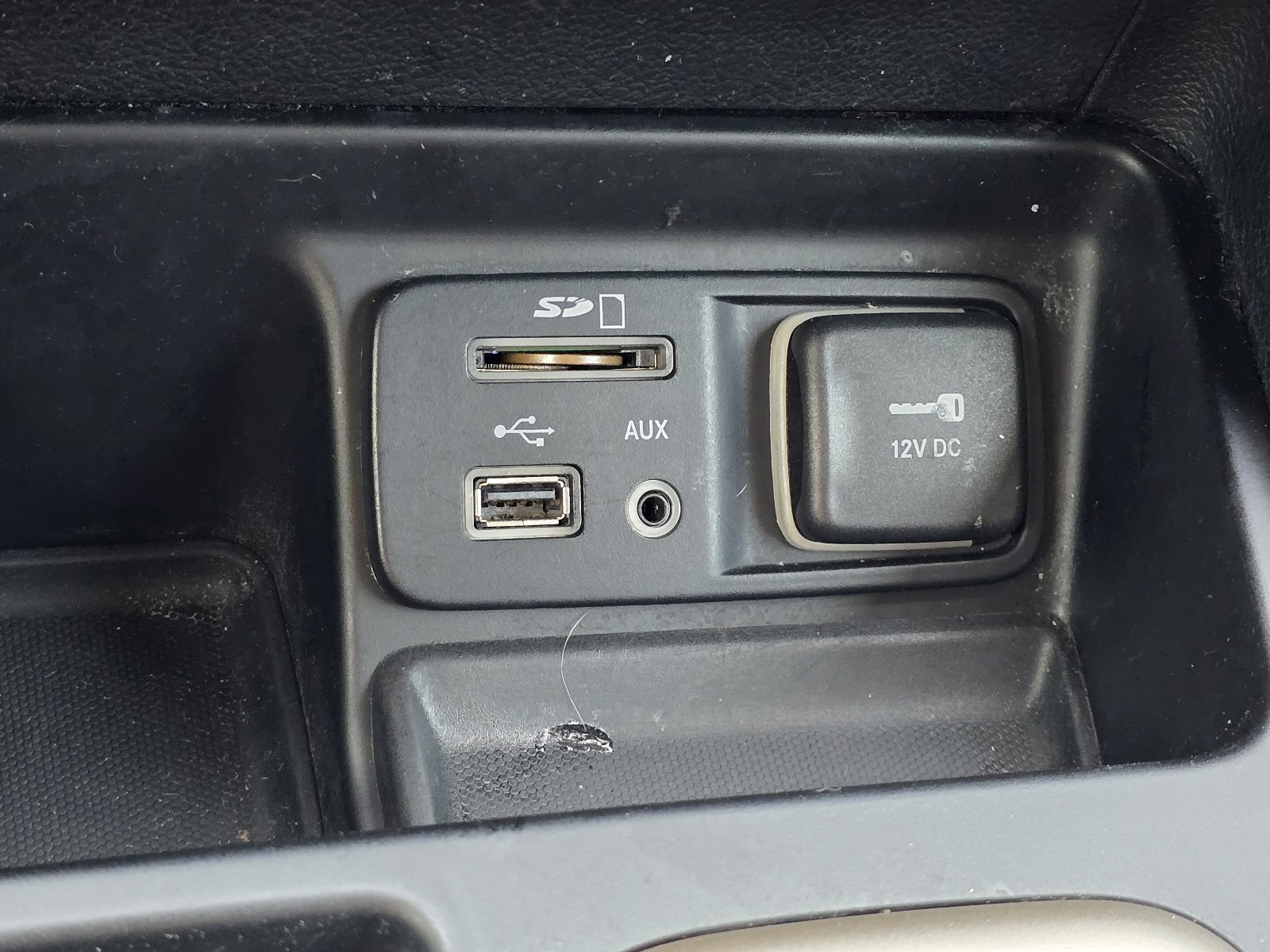 Used 2014 Jeep Cherokee Limited w/ Luxury Group FWD image 21