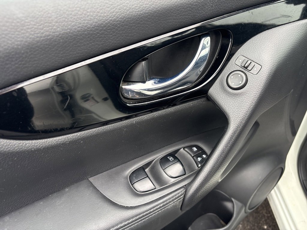 Used 2017 Nissan Rogue Sport SV image 20