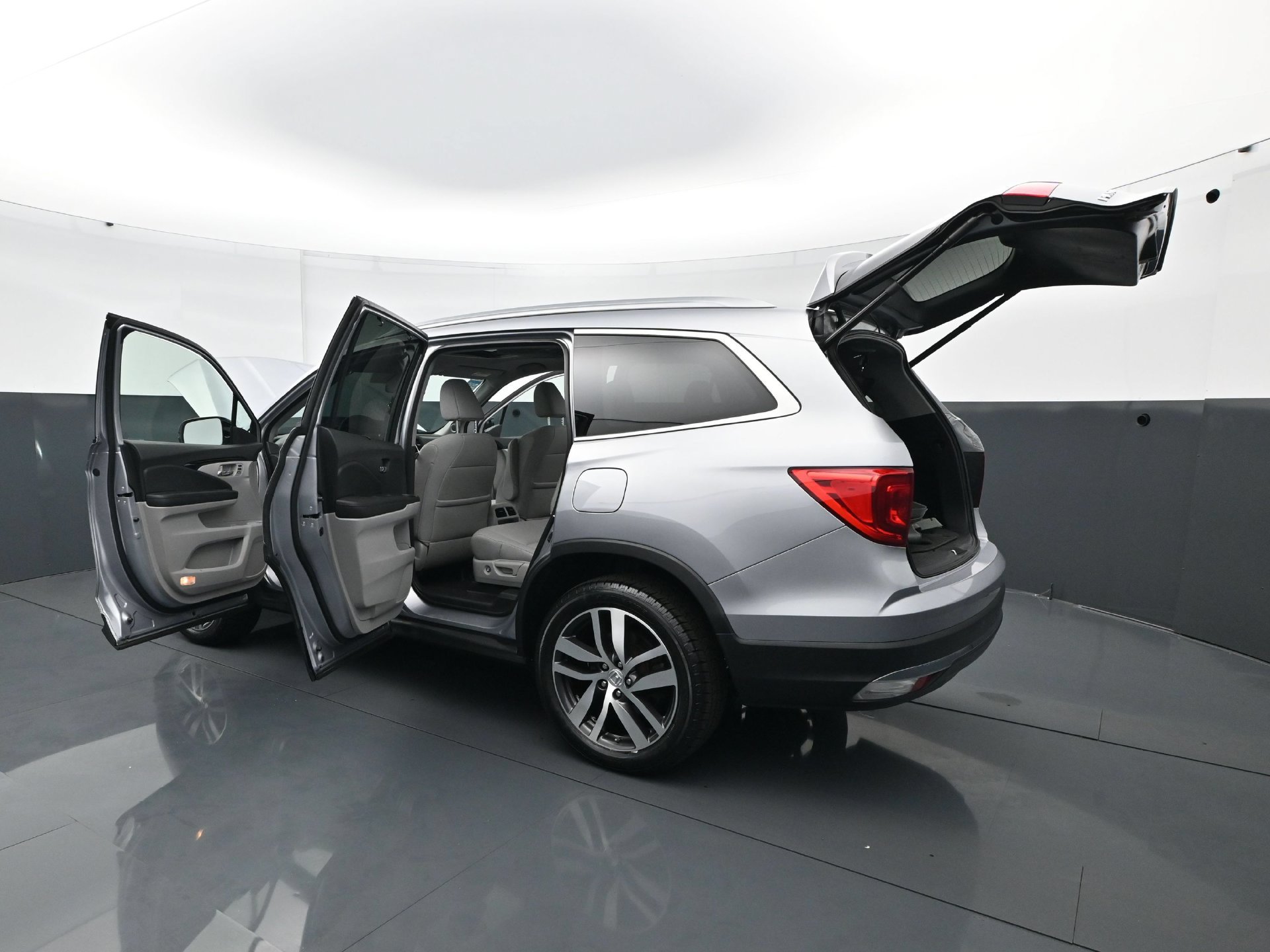 Used 2017 Honda Pilot Touring image 32